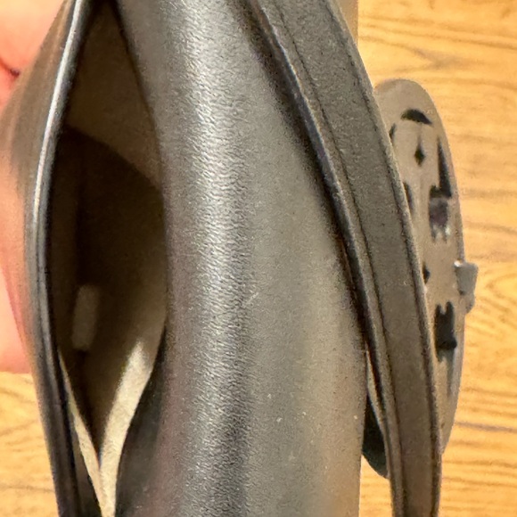 Tory Burch phone size crossbody. Great condition. - Picture 6 of 9